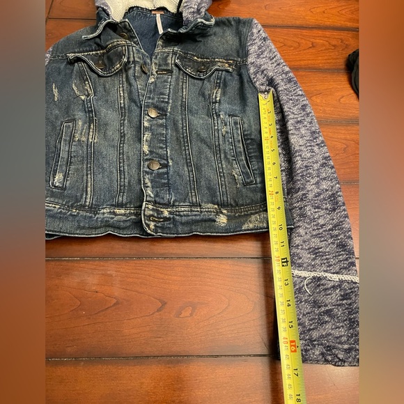 Free People Cropped‎ Distressed Jean Jacket - Picture 8 of 11